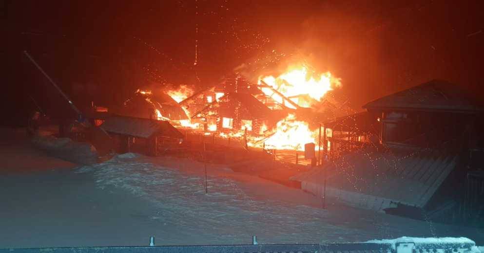 En direct Hautes Alpes le restaurant Le VIP détruit par les