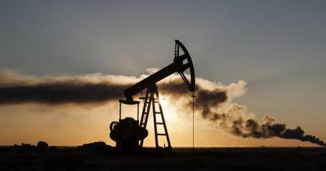Les prix du pétrole bondissent de près de 6% après les coupes de production