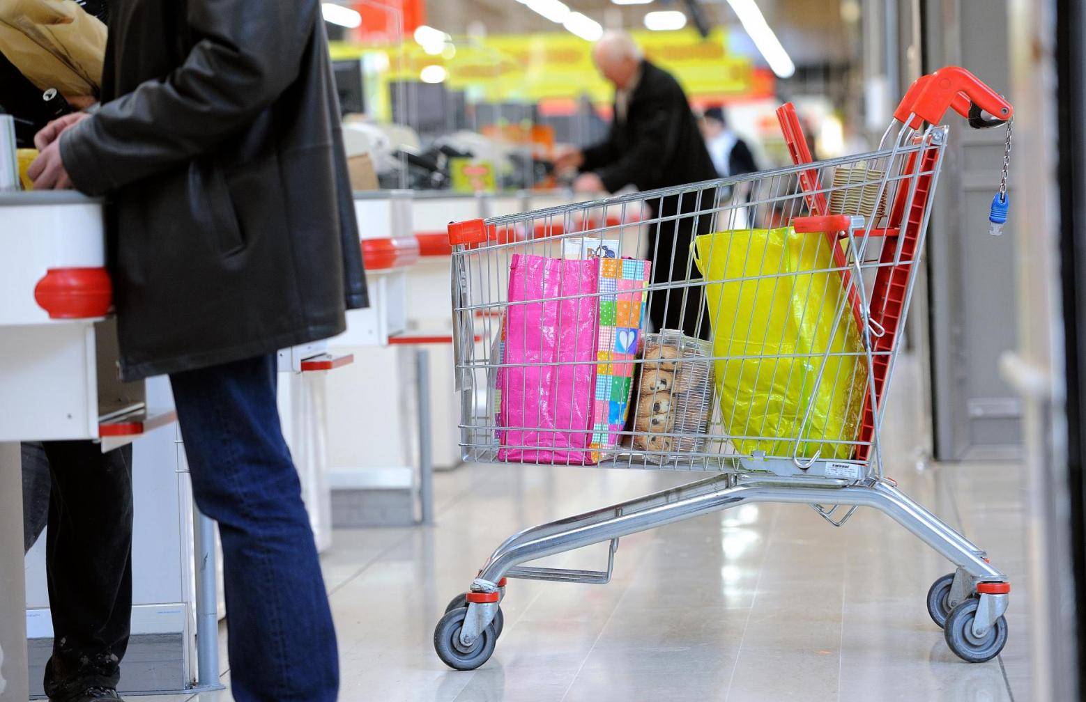 La consommation des ménages en baisse de 1,3% en décembre en France, selon l'Insee