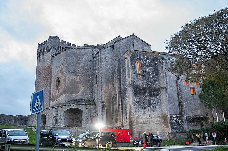 Tournage The Walking Dead Martigues En direct | Arles : après Martigues, "The Walking dead" en tournage à  l'abbaye de Montmajour | La Provence