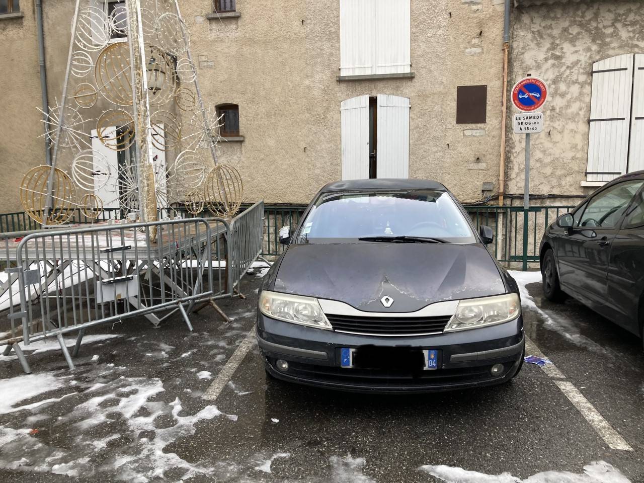 Sisteron : un homme gravement malade vit dans sa voiture, la toile s'indigne, la Ville se défend