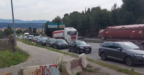 Vidéo - Pénurie de carburant : une file d'attente importante à la station Eni d'Aix-en-Provence