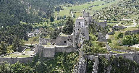 Monument le plus visité des Alpes-de-Haute-Provence, la citadelle de Sisteron ouvre ses portes