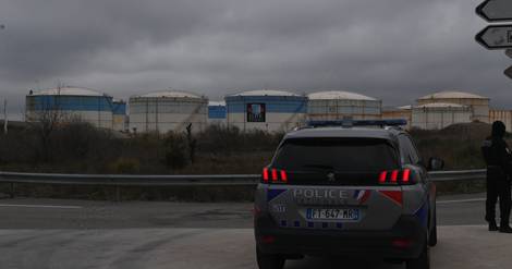 Pénurie de carburant : les camions citernes continuent de sortir du dépôt pétroliers de Fos