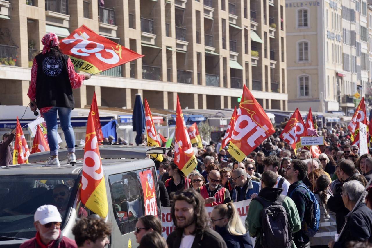 DIRECT. Réforme des retraites : la mobilisation en baisse à Marseille, 180 000 manifestants selon l'intersyndicale, 11 000 selon la police