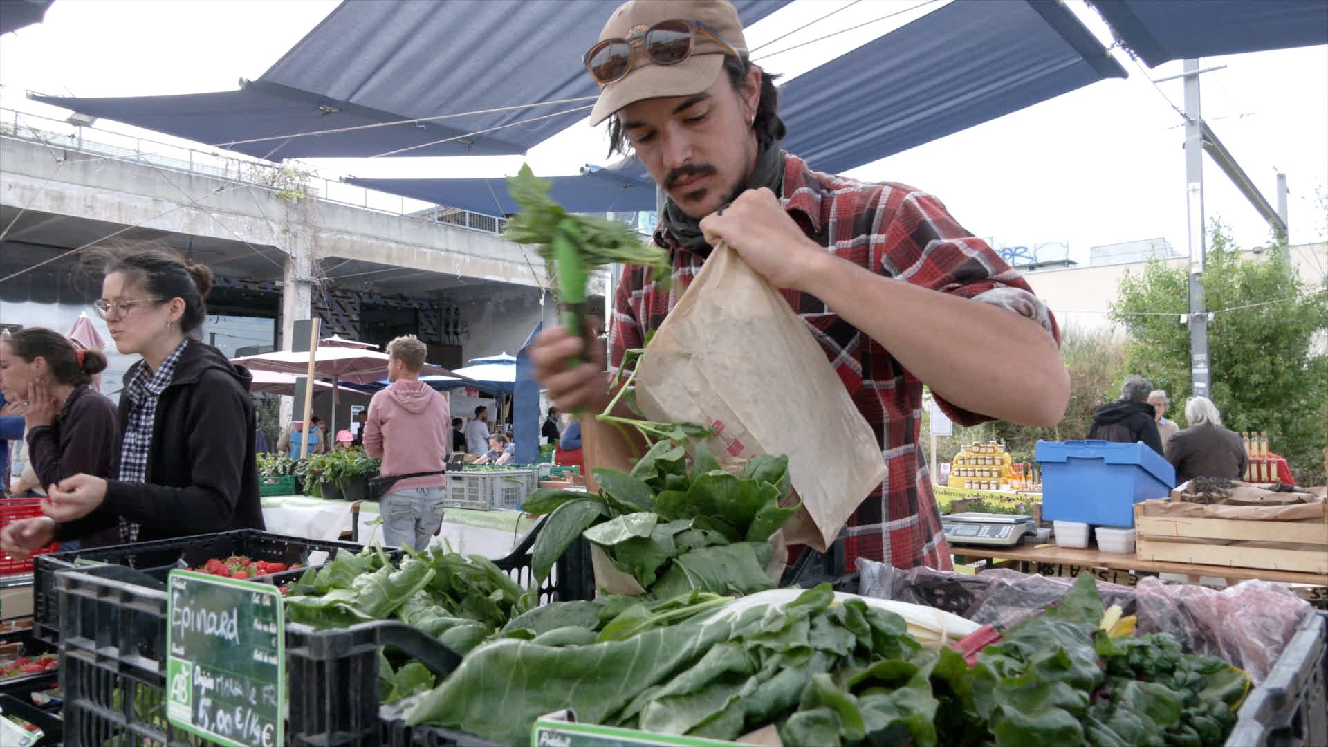 LE BON PLAN. Vidéo : ce marché alimentaire marseillais qui résiste à l'inflation
