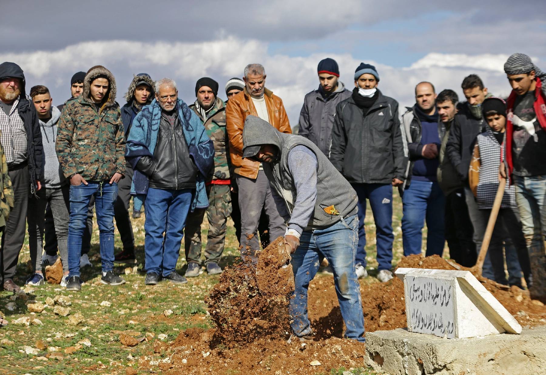 Séisme en Syrie: Alep enterre ses morts et prie pour ses vivants