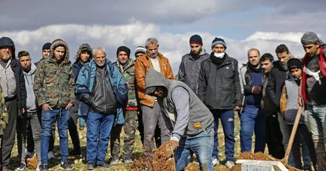 Séisme en Syrie: Alep enterre ses morts et prie pour ses vivants