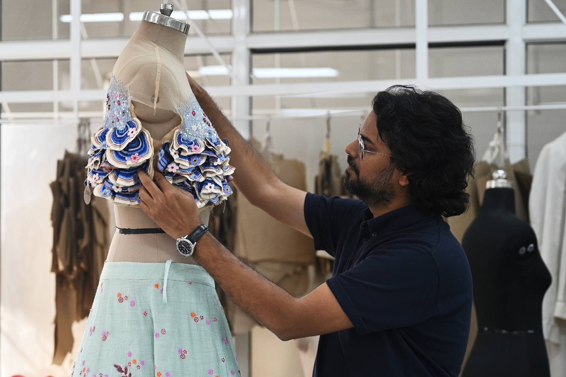 Le grand couturier indien Rahul Mishra rêve, comme Monet, 