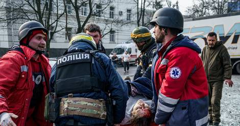 Ukraine: la Russie frappe le centre de Kherson, Zelensky dénonce un acte de 