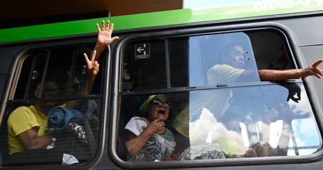 Saccages à Brasilia: des bolsonaristes libérés, les financeurs recherchés
