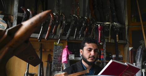 Au Far West pakistanais, une bibliothèque se fait une place près d'un grand marché d'armes