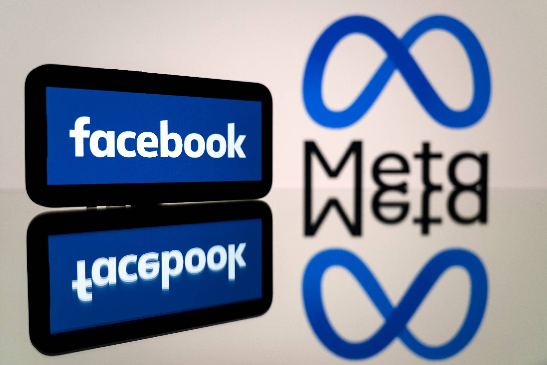 Meta (Facebook, Instagram) change de stratégie avec l'option de payer pour certains services
