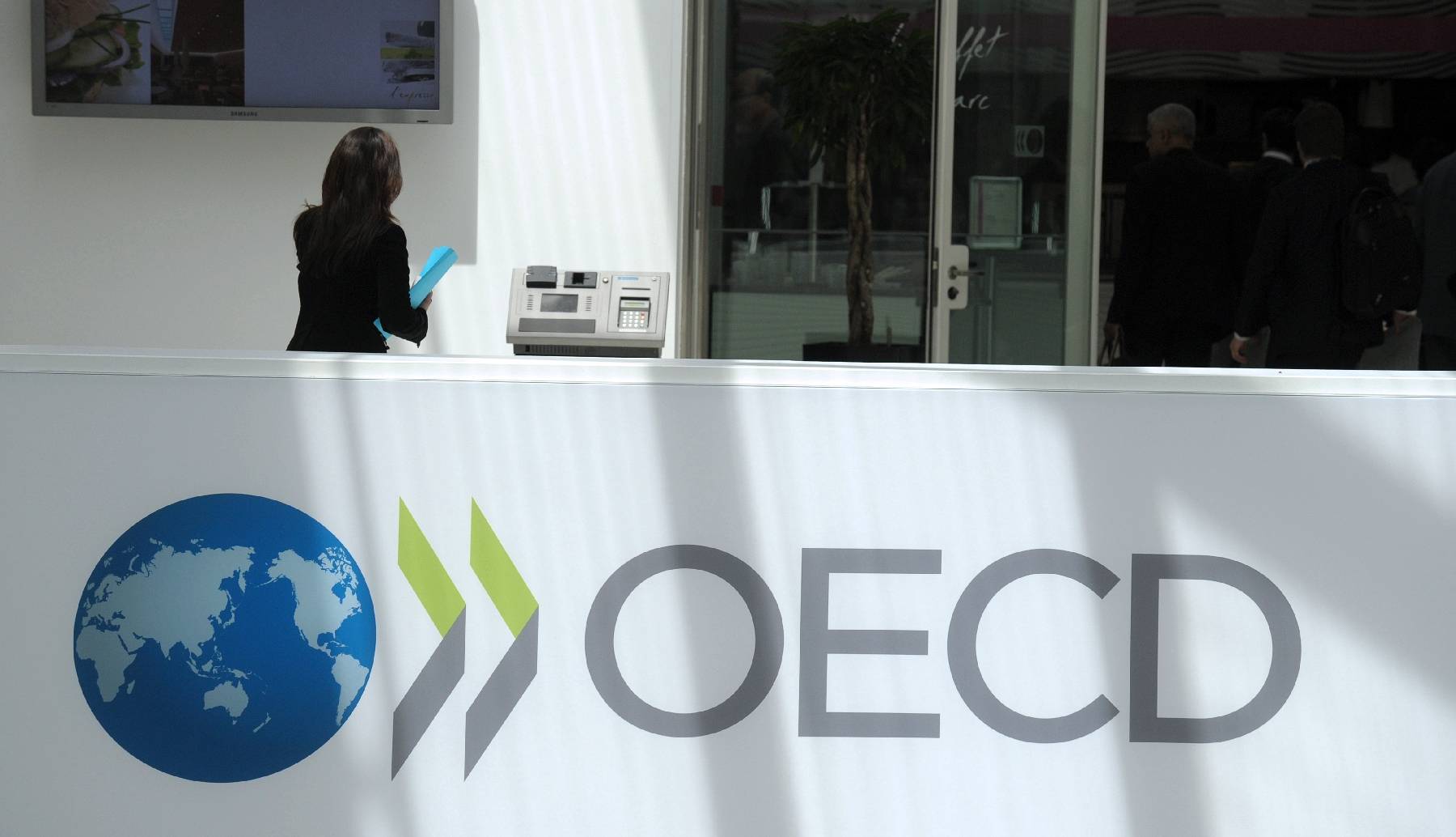 Croissance mondiale : l'OCDE relève sa prévision à 2,6% en 2023 et 2,9% en 2024