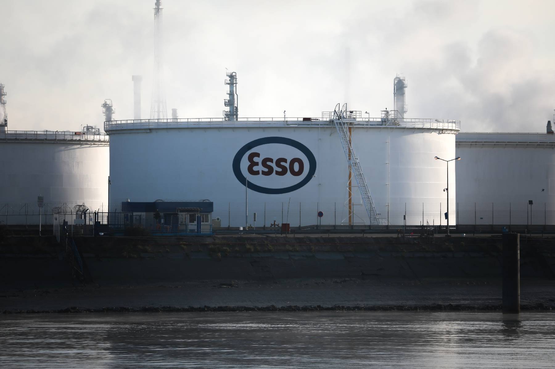 Reforme des retraites - Esso-ExxonMobil : reprise des expéditions de carburant à la raffinerie de Port-Jérôme-Gravenchon