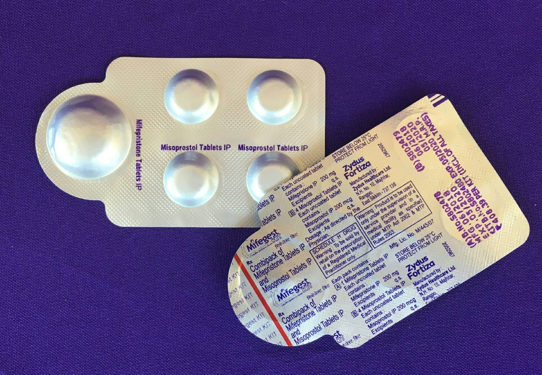 La pilule abortive reste temporairement autorisée aux Etats-Unis, avec des restrictions