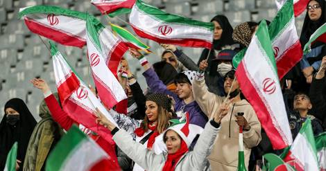 Les Iraniennes autorisées dans un stade pour suivre un match de foot contre la Russie