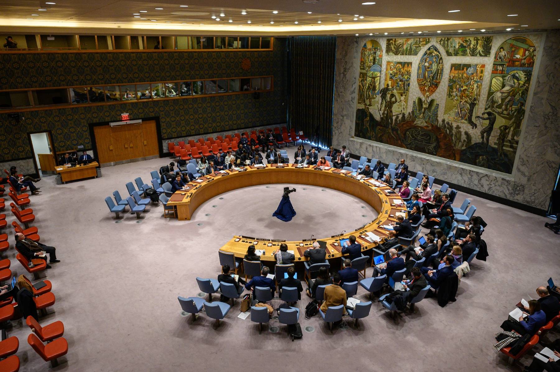 L'interdiction pour les Afghanes de travailler avec l'ONU condamne l'organisation à un 