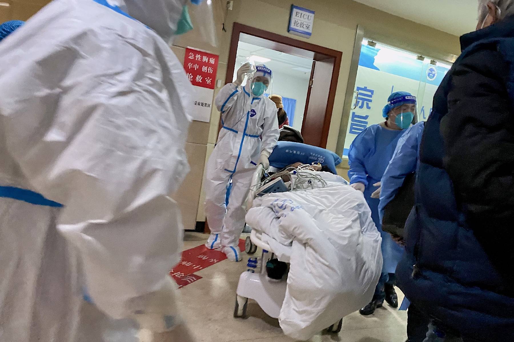 En Chine, un hôpital en première ligne face aux décès du Covid