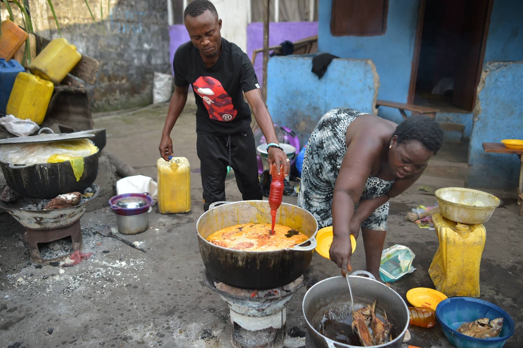A Freetown, l'inflation met les pieds dans le plat de la cuisine de rue