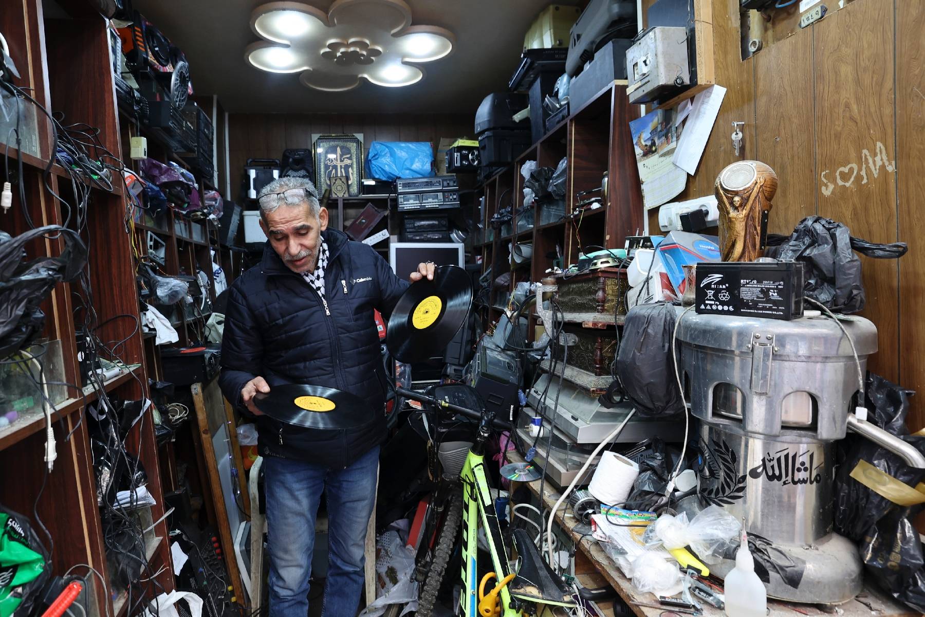 En Cisjordanie, un réparateur de tourne-disques fait vibrer la casbah de Naplouse