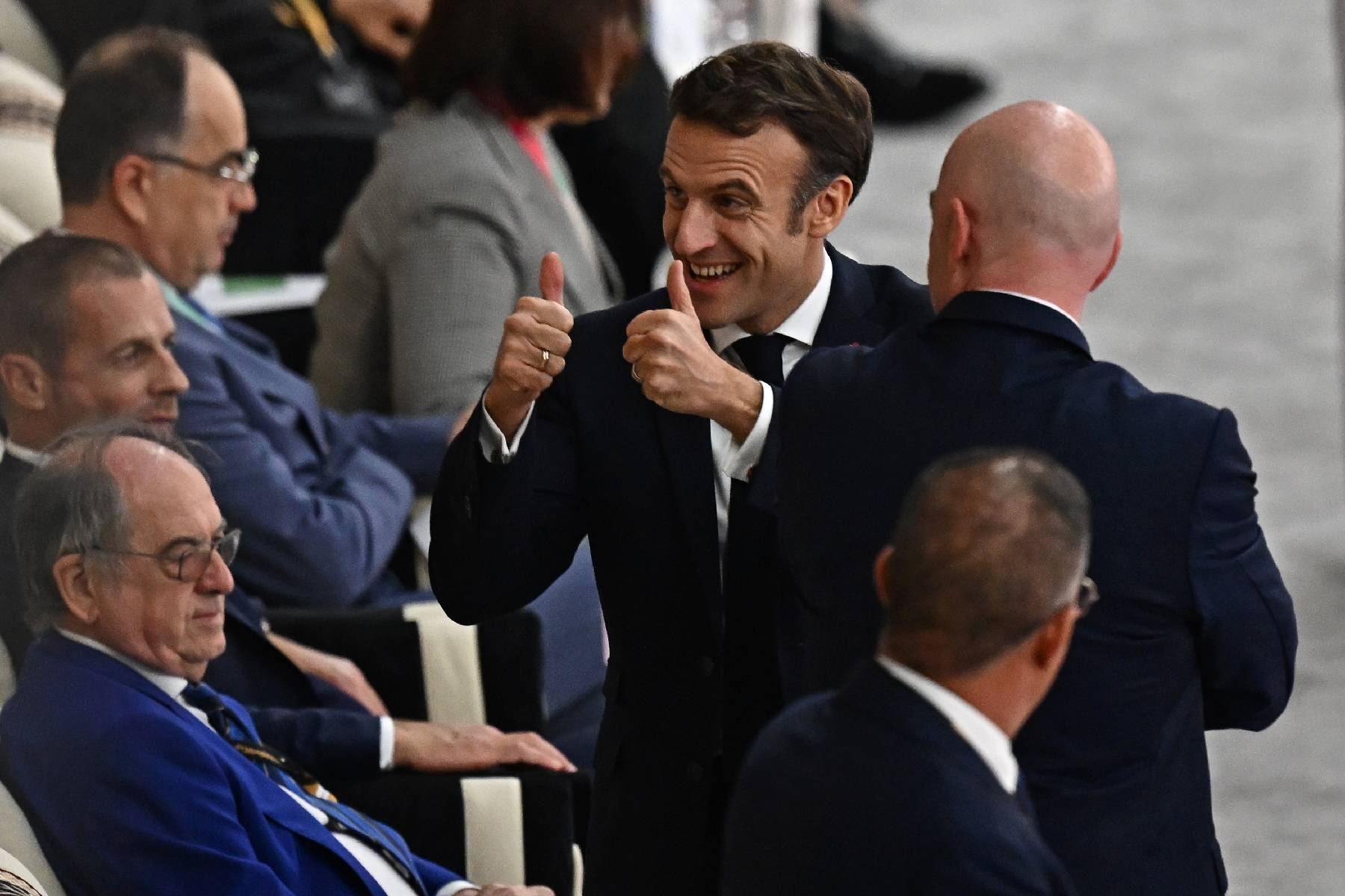 Mondial 2022 : Emmanuel Macron repart au Qatar avec des stars du ballon rond, dont Nkunku