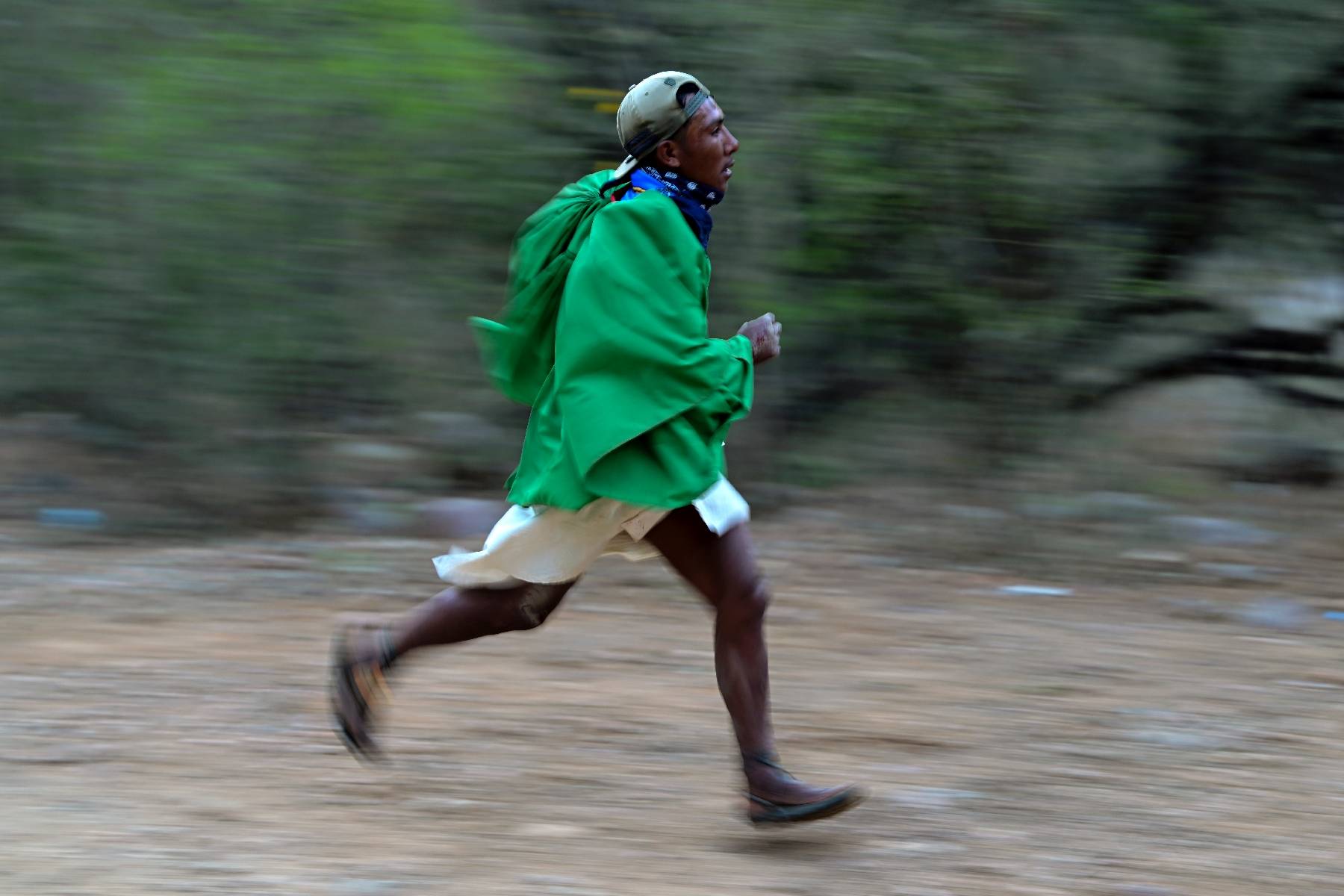 Ultra-marathon Tarahumara au Mexique: la revanche des tennis sur les sandales