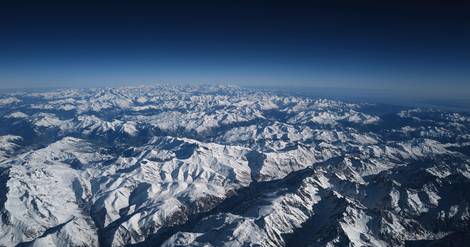 Trois personnes décèdent dans des accidents de ski dans les Alpes