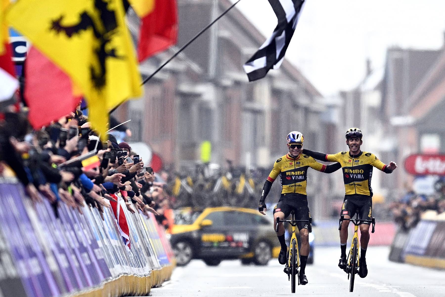 Cyclisme: Wout van Aert offre Gand-Wevelgem à son équipier Christophe Laporte