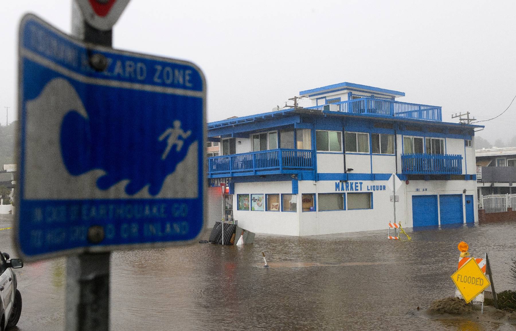 Forts risques d'inondation en Californie, battue par une série de tempêtes