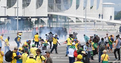 Brésil: des bolsonaristes envahissent le Congrès, le palais présidentiel et la Cour suprême