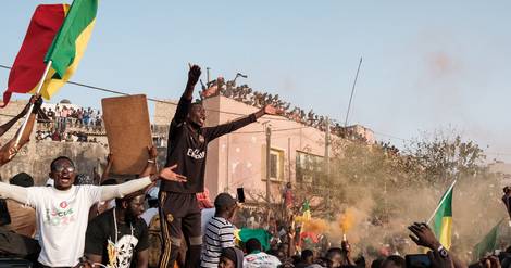 Sénégal: l'opposant Sonko bloqué chez lui, tirs de lacrymogènes sur des députés