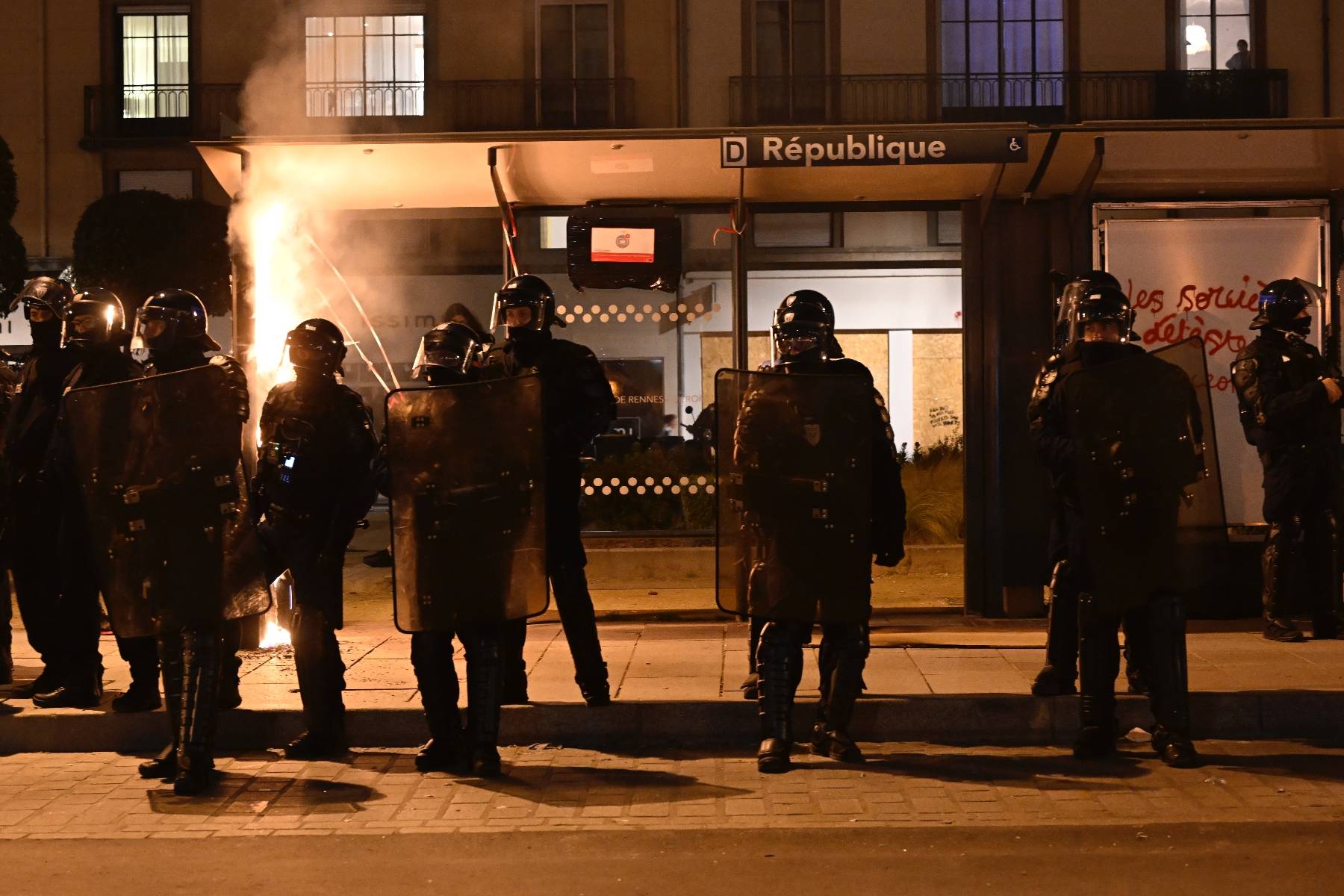Retraites: manifestations aux flambeaux à Nantes et Rennes