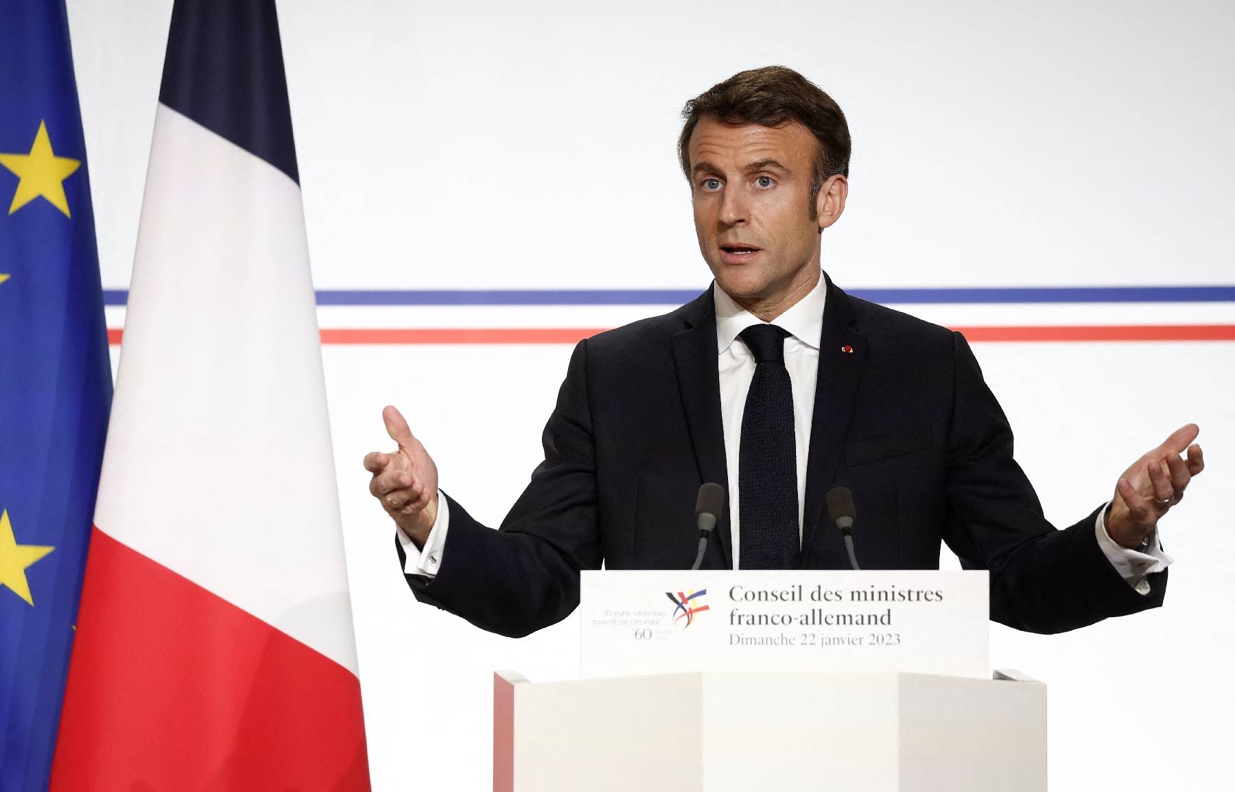 Retraites: Macron affirme que le Parlement peut 