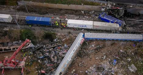 Grèce: opérations de secours difficiles après une collision frontale meurtrière entre deux trains