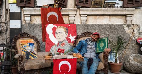 Turquie: les avocats dans les ruines en quête de justice