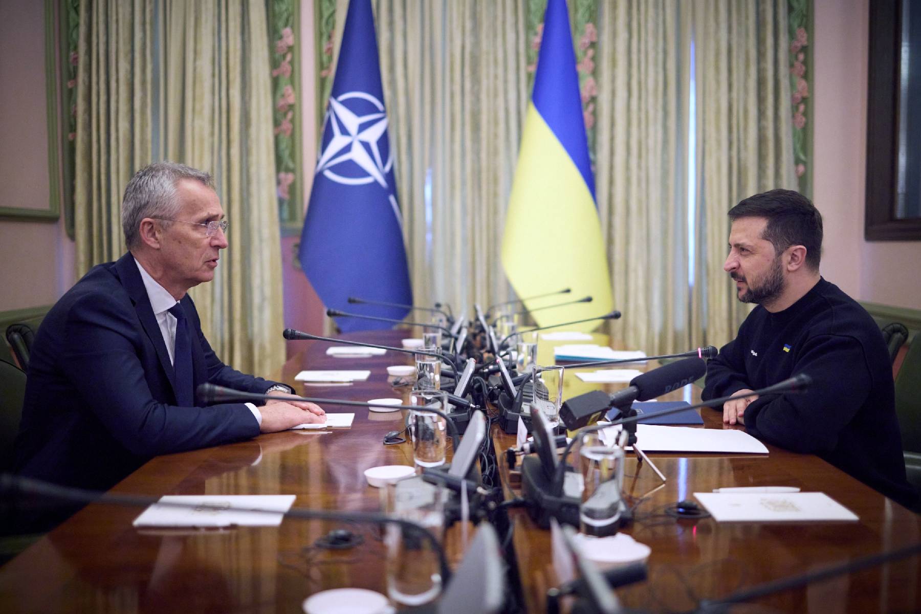 Les alliés de l'Ukraine coordonnent leur aide militaire, sous pression de Zelensky