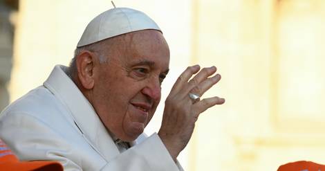 Le pape François, 86 ans, hospitalisé à Rome