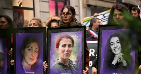 Départ d'une marche en hommage aux militantes kurdes assassinées il y a 10 ans à Paris