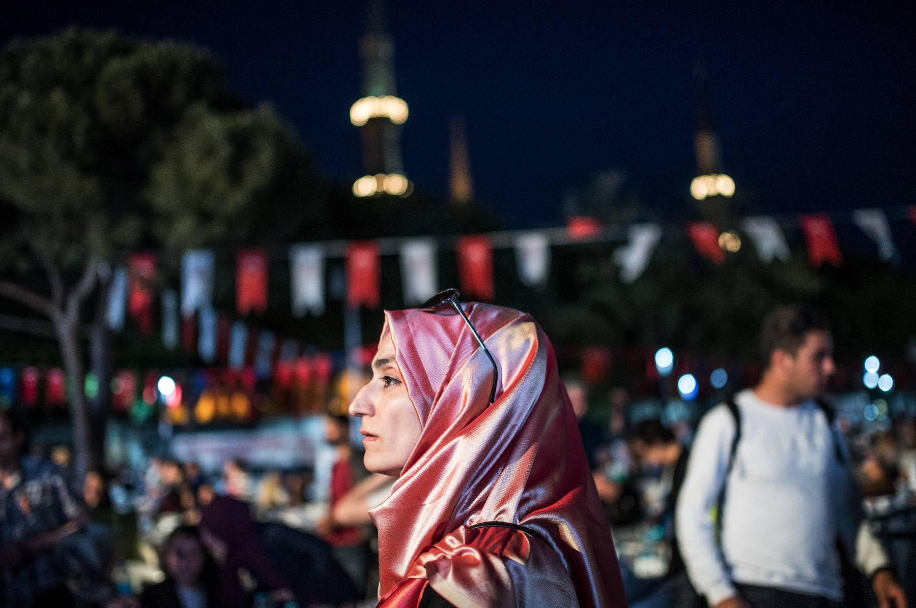 Le foulard flotte sur le Parlement avant les élections en Turquie
