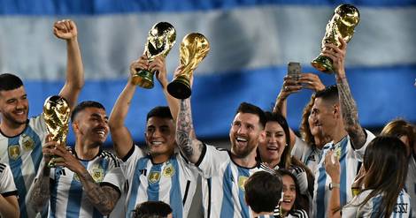 Football: l'Argentine fête son titre avec émotion et l'inévitable patte de Messi
