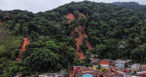 Brésil: Lula survole la zone sinistrée par une tempète meurtrière
