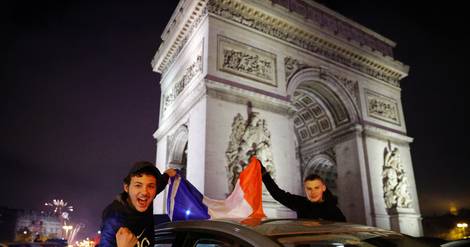 Mondial: euphorie franco-marocaine sur les Champs-Elysées, avant le choc de mercredi