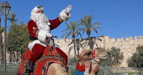 Regarder la vidéo 
    A Jérusalem, plusieurs Eglises mais un seul Père Noël 
    
