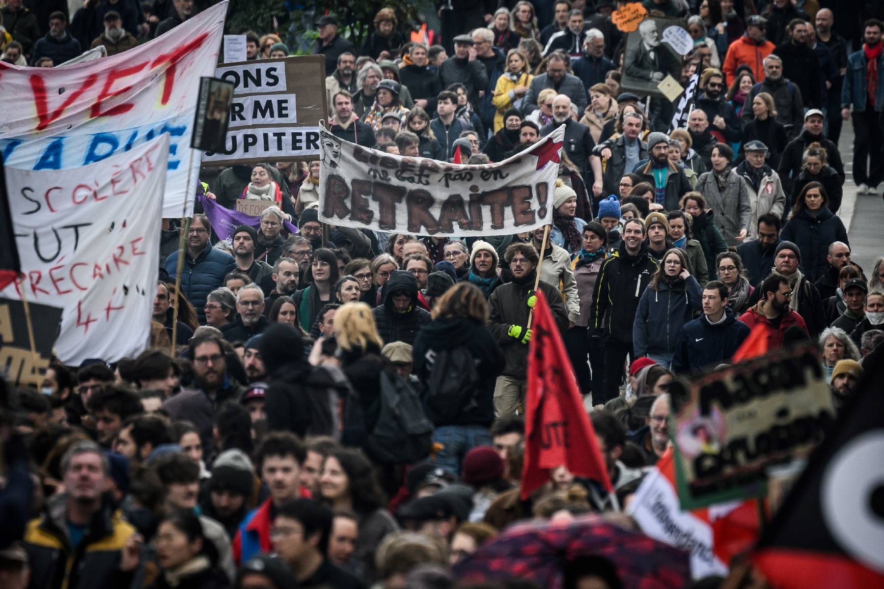 Retraites: dernière mobilisation avant le verdict constitutionnel