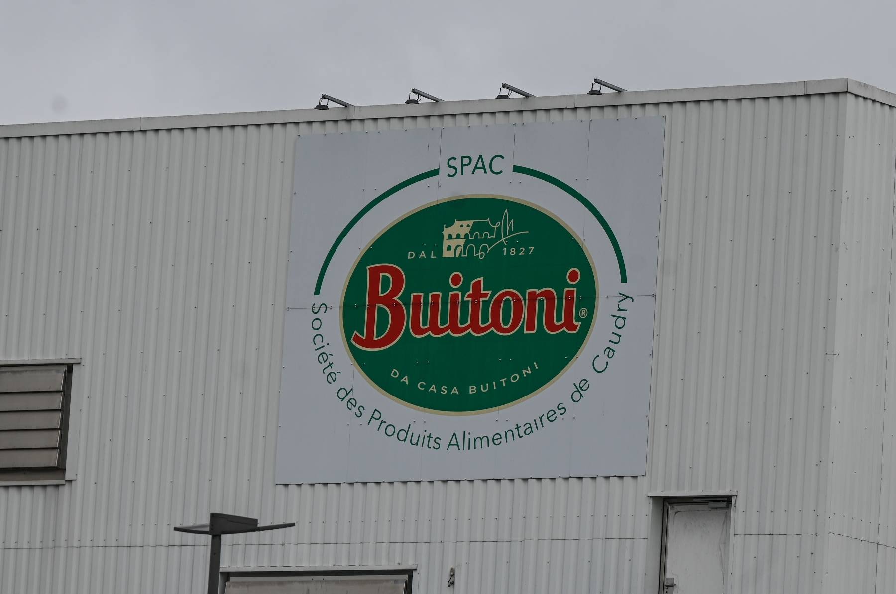 Pizzas contaminées : Nestlé suspend l'activité de l'usine Buitoni de Caudry