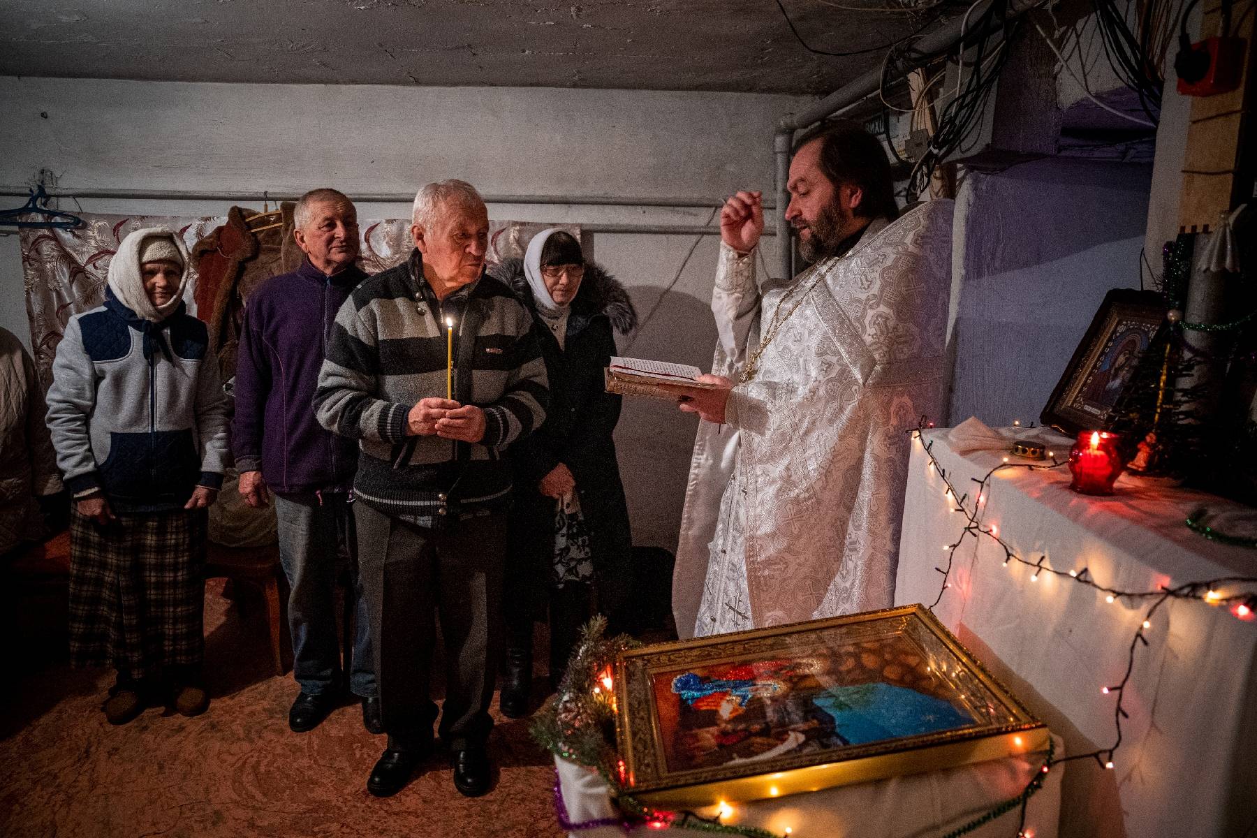 Dans l'est de l'Ukraine, un Noël dans la cave sous les bombardements