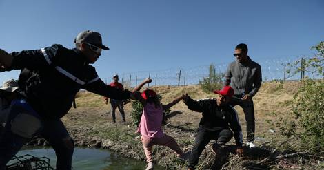 Mexique: plus de 1.000 migrants tentent d'entrer aux Etats-Unis après la tragédie de Juarez