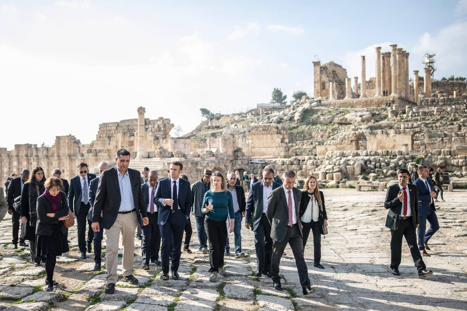 Macron rattrapé par le Mondial sur un site archéologique en Jordanie