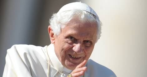 Le pape François s'adresse aux fidèles au lendemain de la mort de Benoît XVI